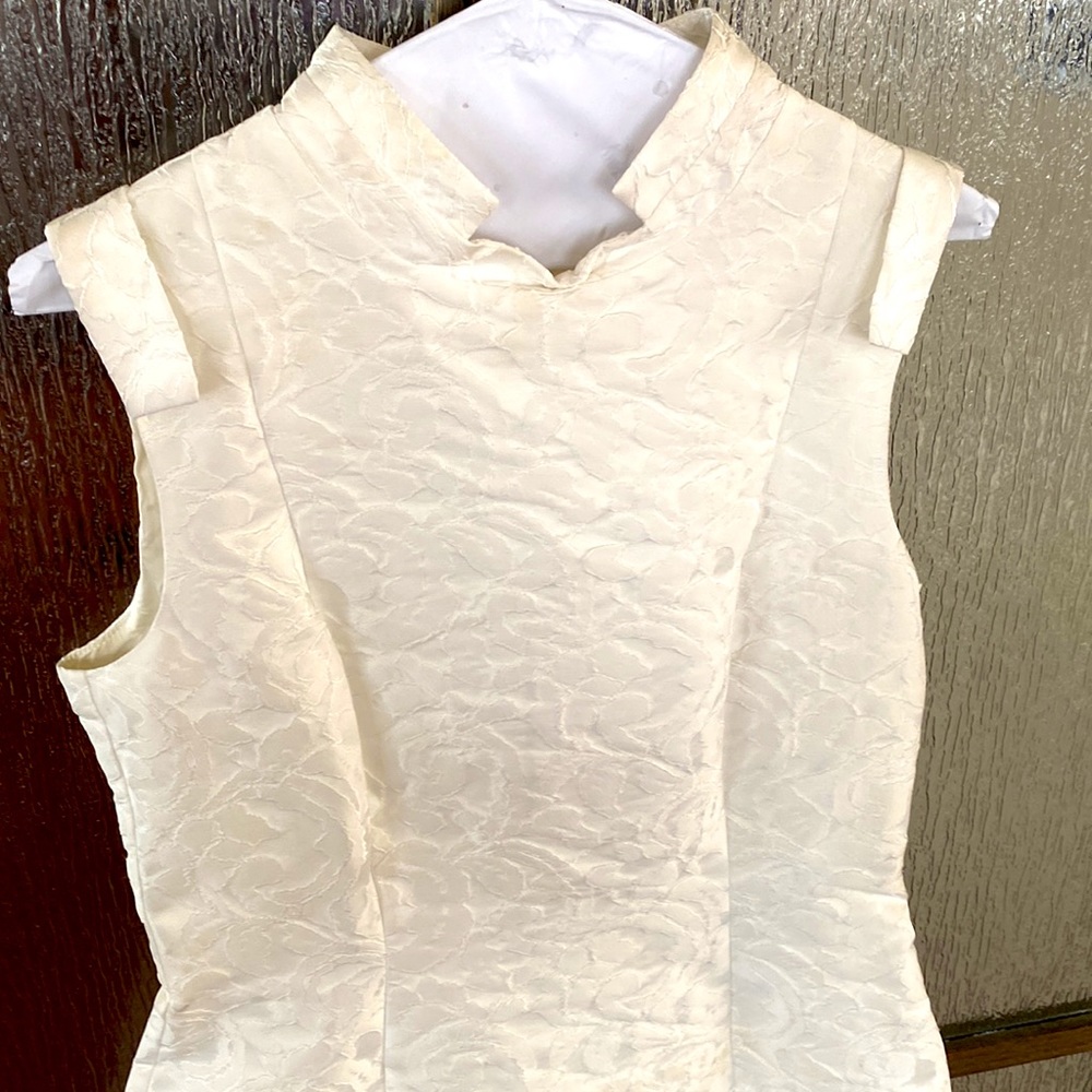 Gucci white mandarin collar dress. Size Large. Elegant sleeveless tulip skirt. - Picture 4 of 10